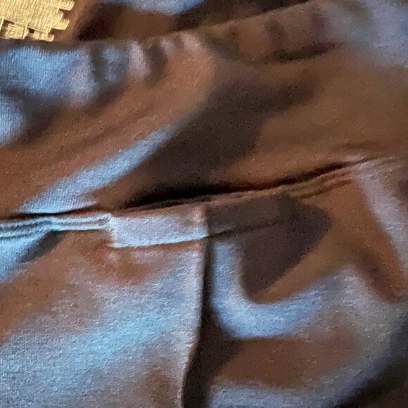 Under Armour Women's workout wide legged cropped pant, Size Medium - Picture 4 of 4